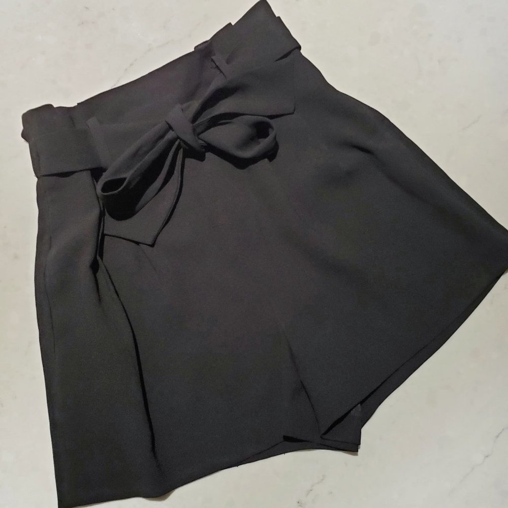 Aritzia / Wilfred Tie Front Shorts - XXS | Black